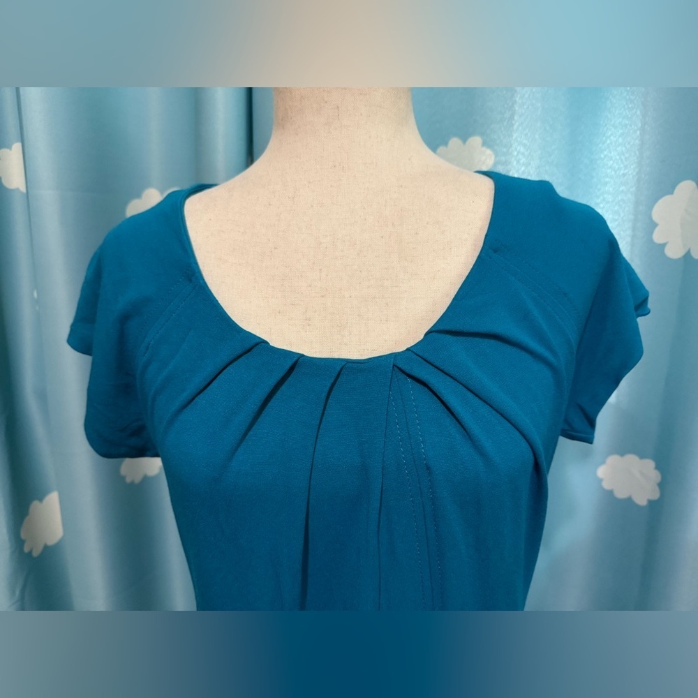 Diane Von Furstenburg knit shift dress. 4 - Picture 3 of 5